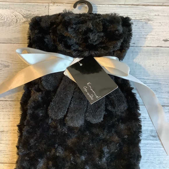 Emmanuel Geraldo Women's 2 Pc Plush Winter Accessory - Picture 2 of 3